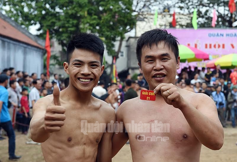 Mỗi lần đưa được quả cầu gỗ về lỗ của đội mình sẽ được tính bằng một điểm con.