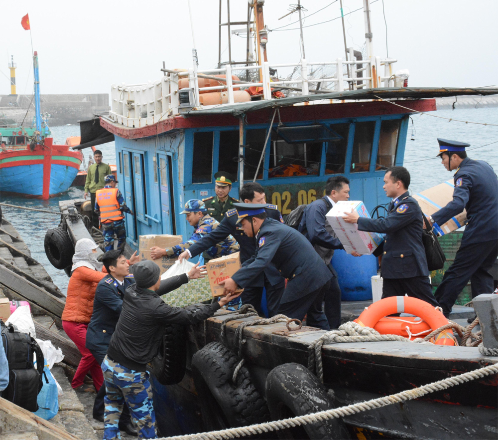 Tết thắm tình quân dân trên đảo Bạch Long Vĩ
