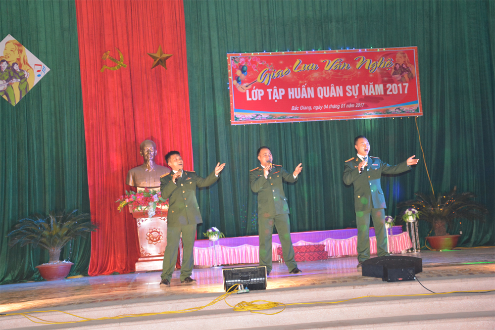 Chính trị viên đa tài 
