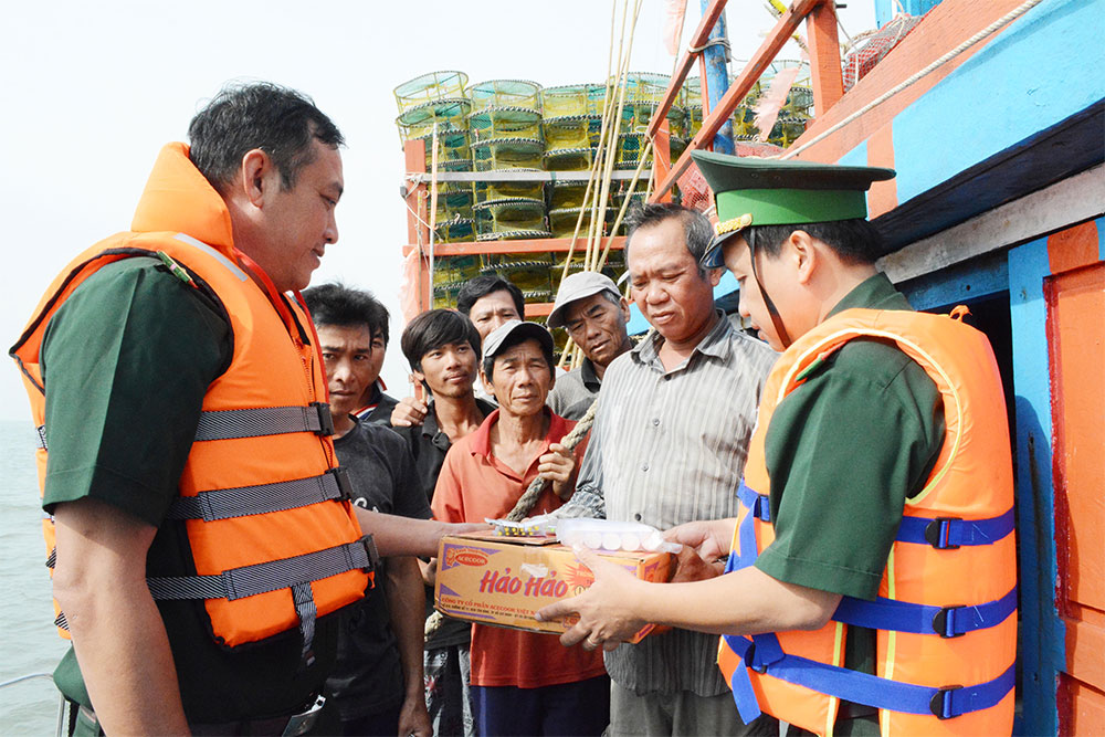 Điểm tựa của ngư dân trên biển
