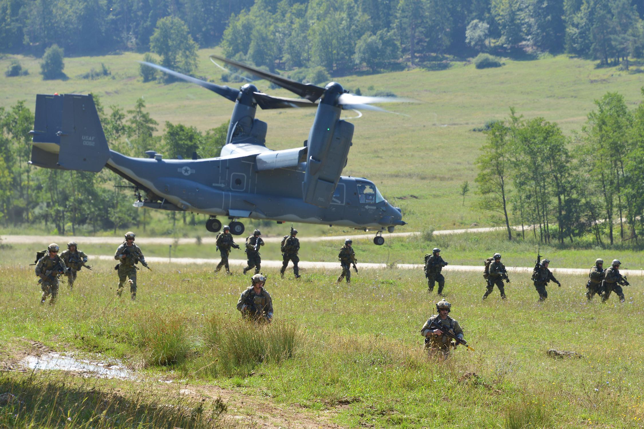 Oa-sinh-tơn có cam kết 