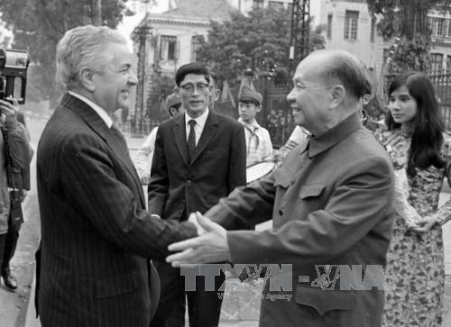 Kỷ niệm lần thứ 110 ngày sinh của Tổng Bí thư Trường Chinh (9-2-1907 /9-2-2017): Chăm lo xây dựng Đảng toàn diện
