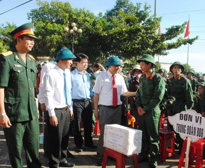Thanh niên Phú Lộc háo hức chờ ngày tòng quân

