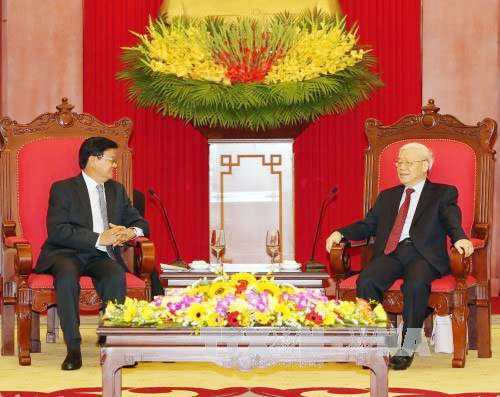 Tổng Bí thư Nguyễn Phú Trọng tiếp Thủ tướng Lào Thoong-lun Xi-xu-lít
