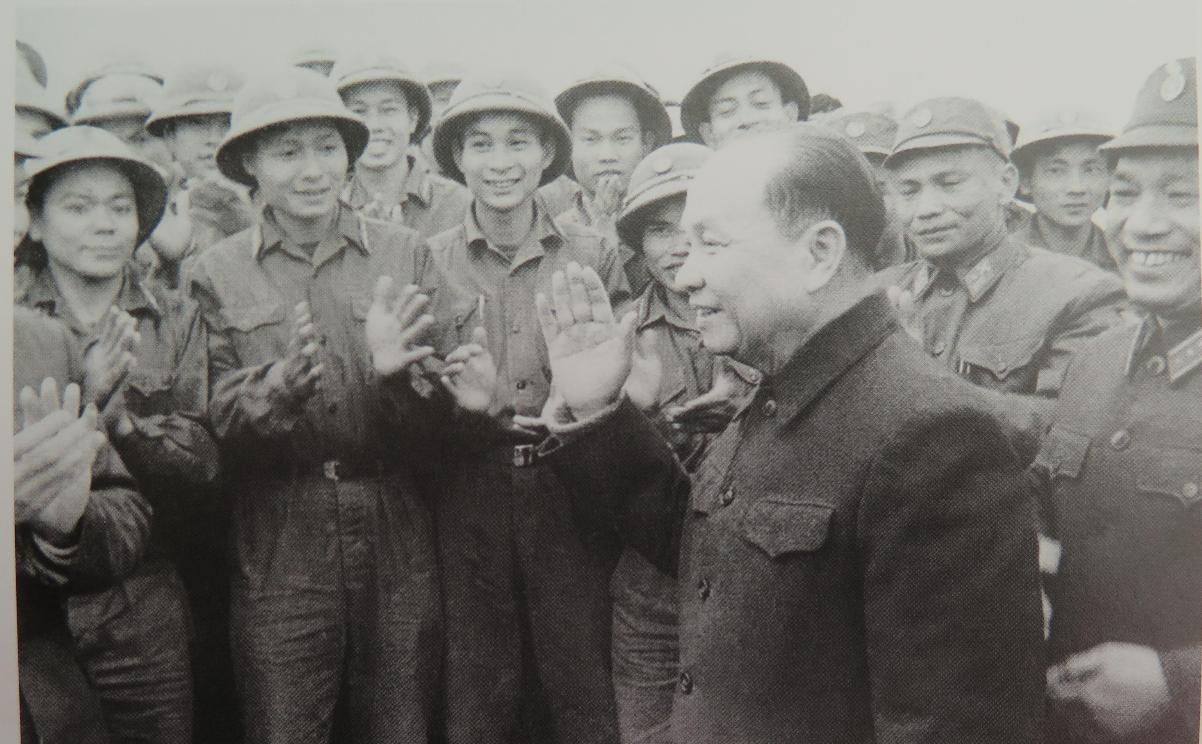  Đồng chí Trường Chinh với xây dựng LLVT nhân dân ba thứ quân