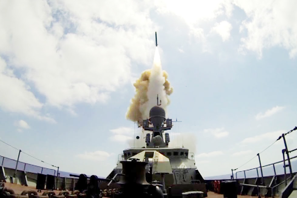 Hải quân Nga lần đầu phóng thành công tên lửa siêu thanh Zircon từ mặt biển
