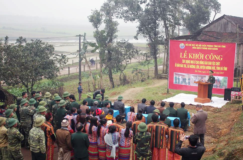 Bộ đội Biên phòng tỉnh Hà Tĩnh xây nhà tặng các hộ gia đình đồng bào dân tộc Chứt
