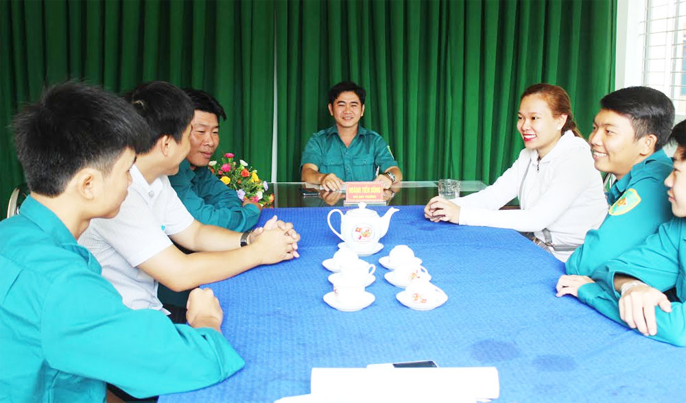 Những “bóng hồng” trước ngày nhập ngũ
