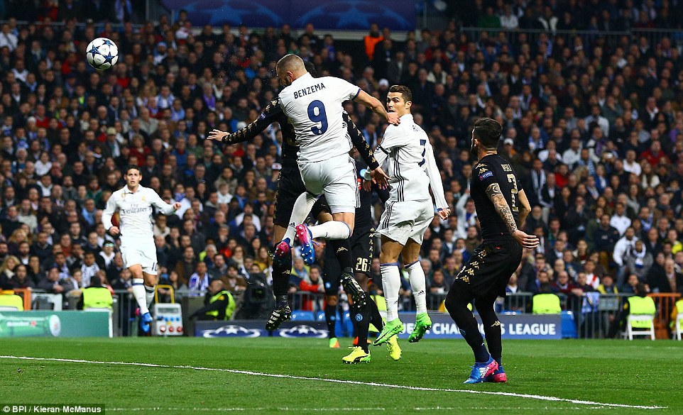 Real thắng ngược Napoli, Bayern “nhấn chìm” Arsenal