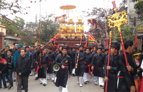 Về đền Và trẩy hội mùa xuân