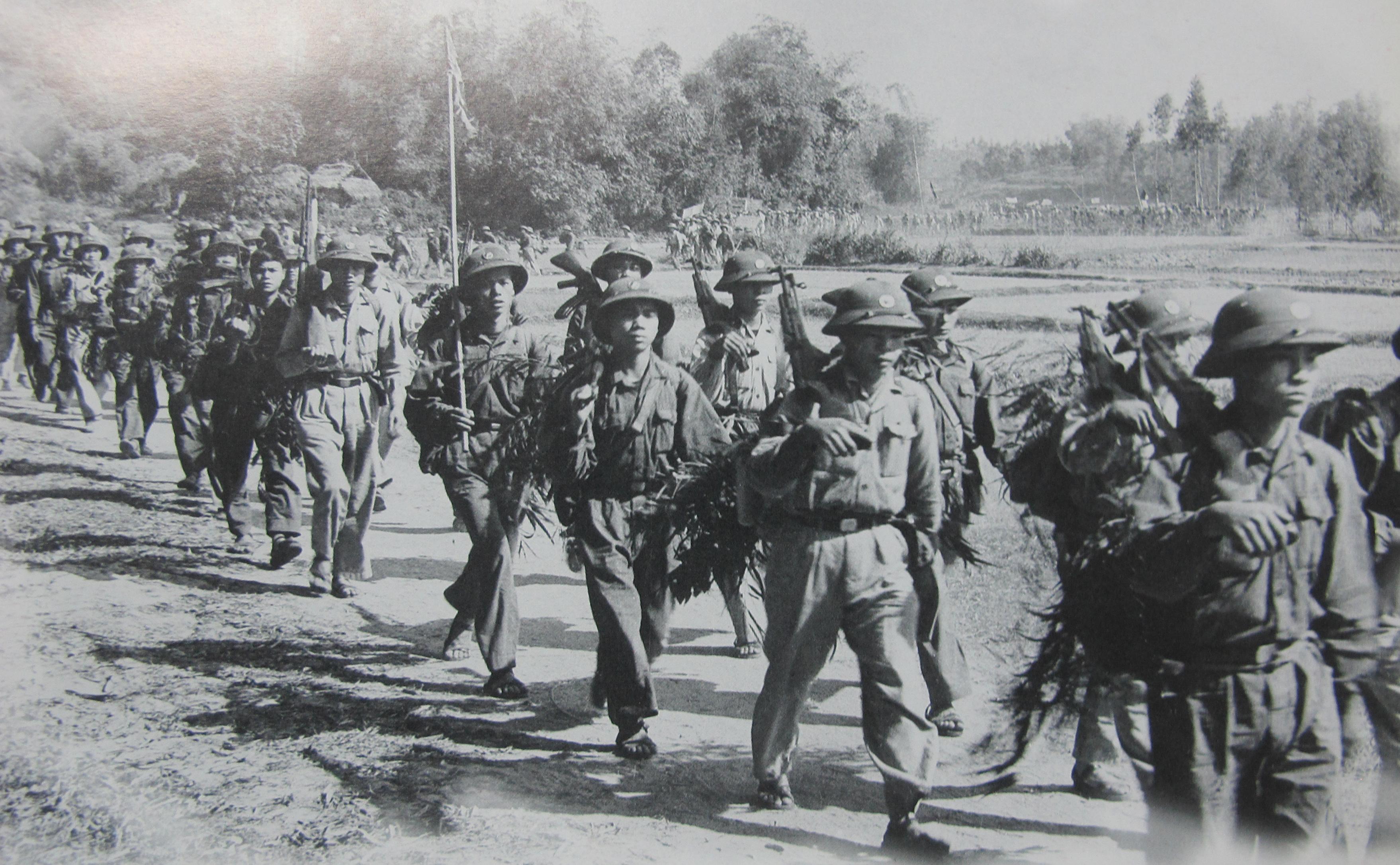 Thiết thực động viên tiền tuyến, cổ vũ hậu phương