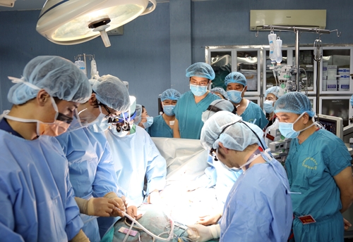 Ca ghép phổi đầu tiên trên người ở Việt Nam được thực hiện tại Học viện Quân y 