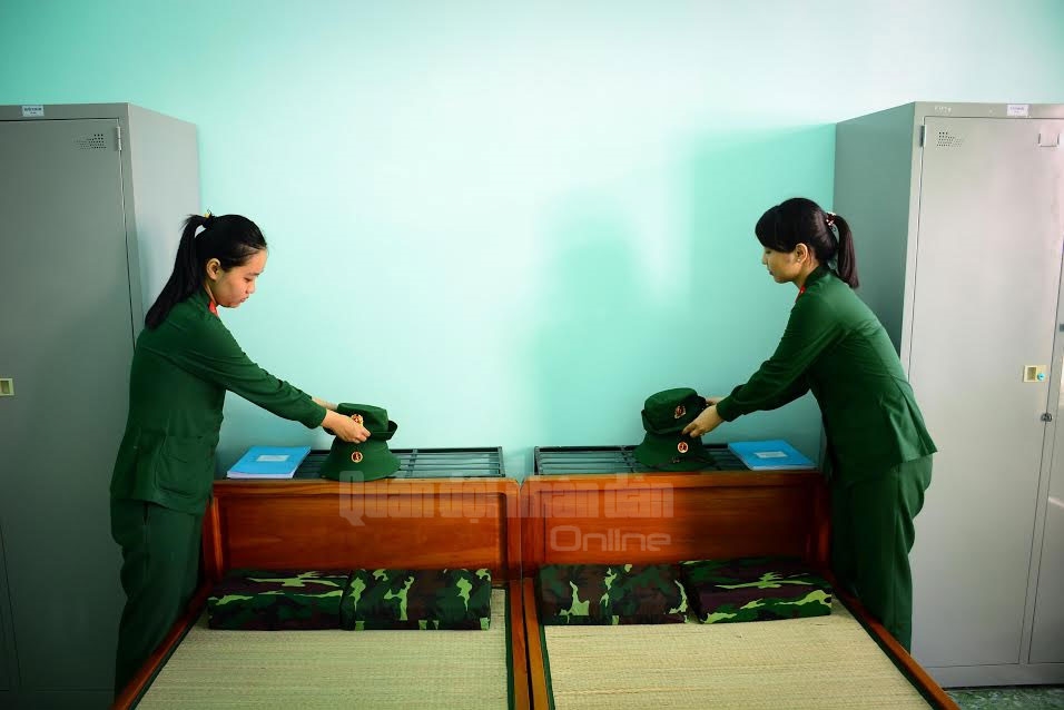 Thực hiện chế độ kiểm tra nội vụ buổi sáng.