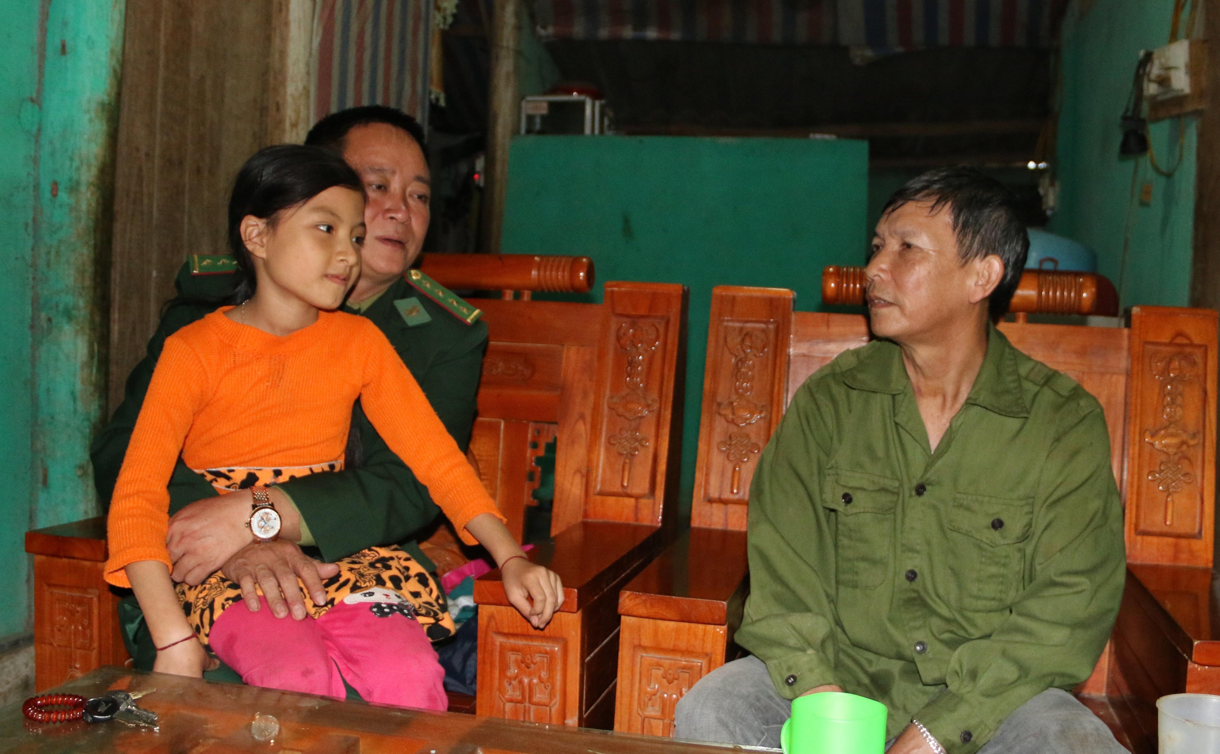 Vòng tay yêu thương