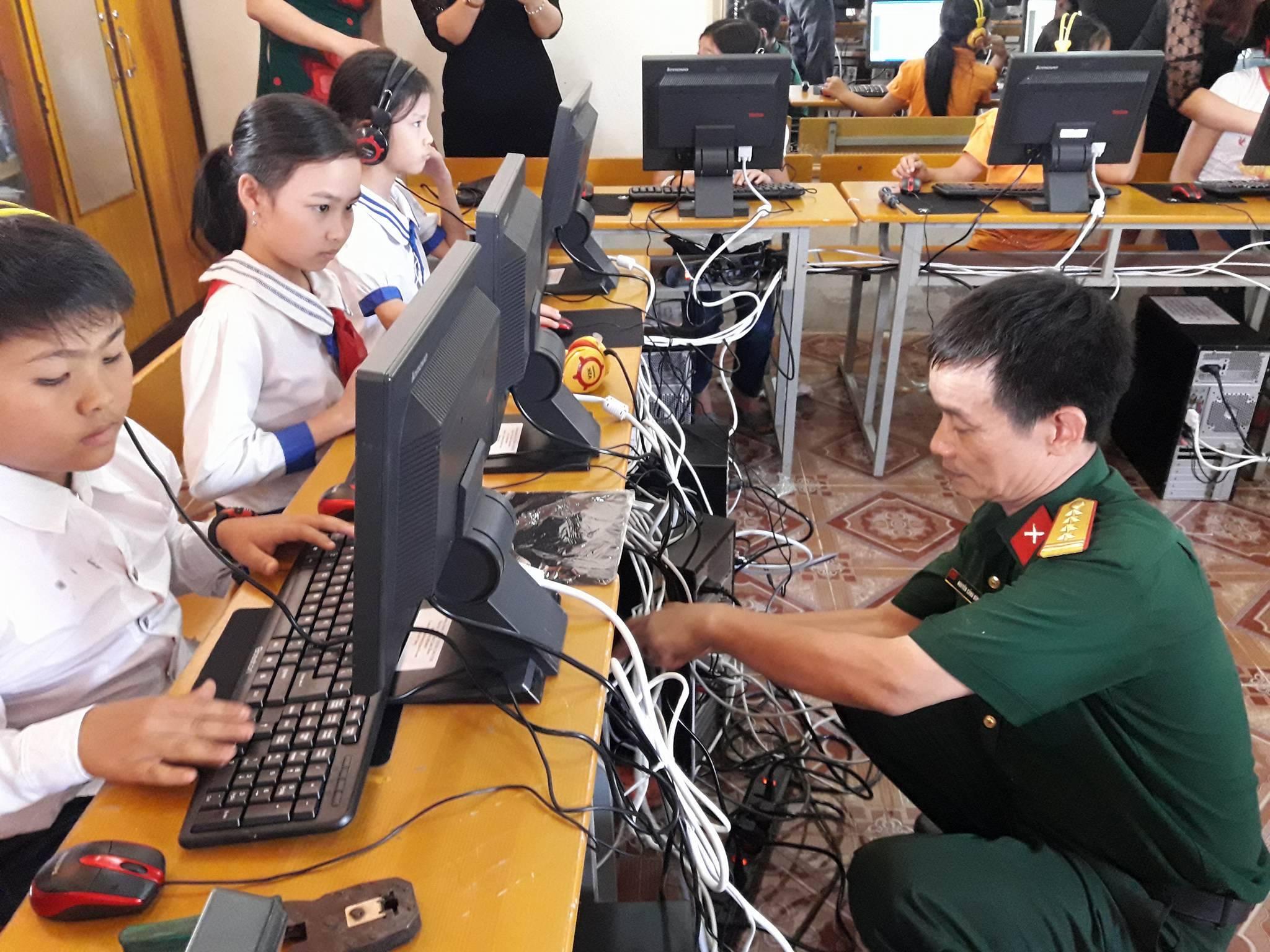 Tiếp thêm động lực để em tới trường