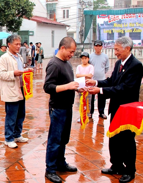 Nặng lòng với di tích quê hương