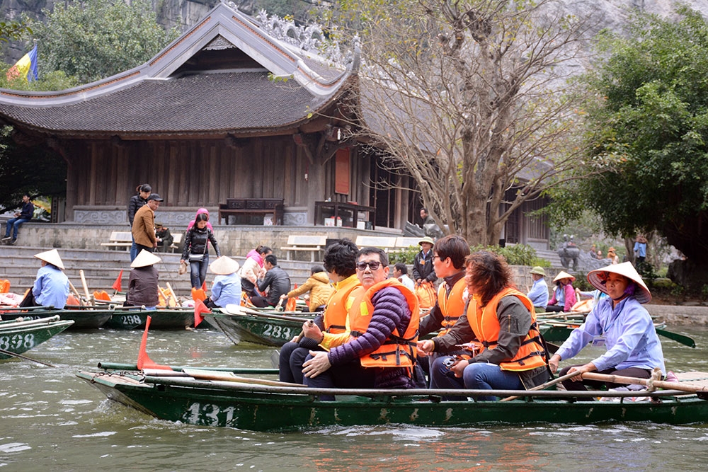 Tùy vào yêu cầu của khách du lịch, thường mỗi thuyền không cho phép chở quá 6 người.