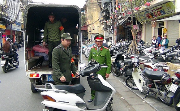 LẤY LẠI VỈA HÈ: ĐỂ KHÔNG “BẮT CÓC BỎ ĐĨA”!