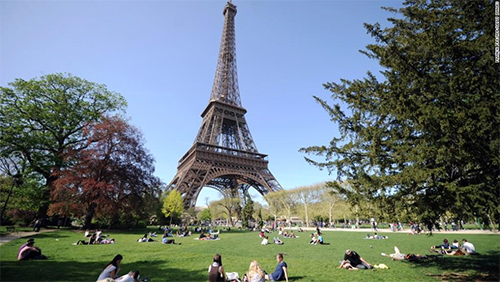 Nỗi lo tin giả trong cuộc đua vào Điện Ê-li-dê