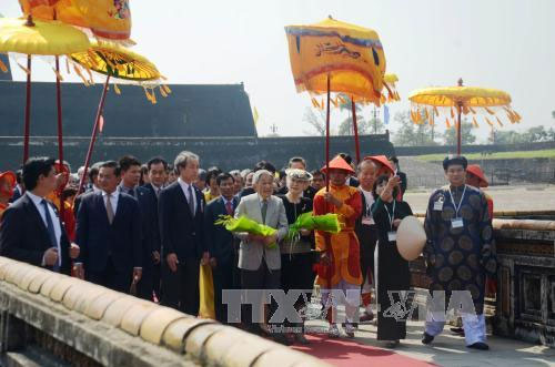 Nhà vua và Hoàng hậu Nhật Bản thăm Cố đô Huế 