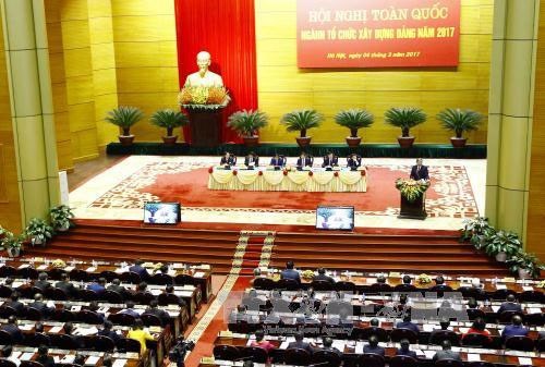 MẤU CHỐT LÀ ĐÁNH GIÁ CÁN BỘ