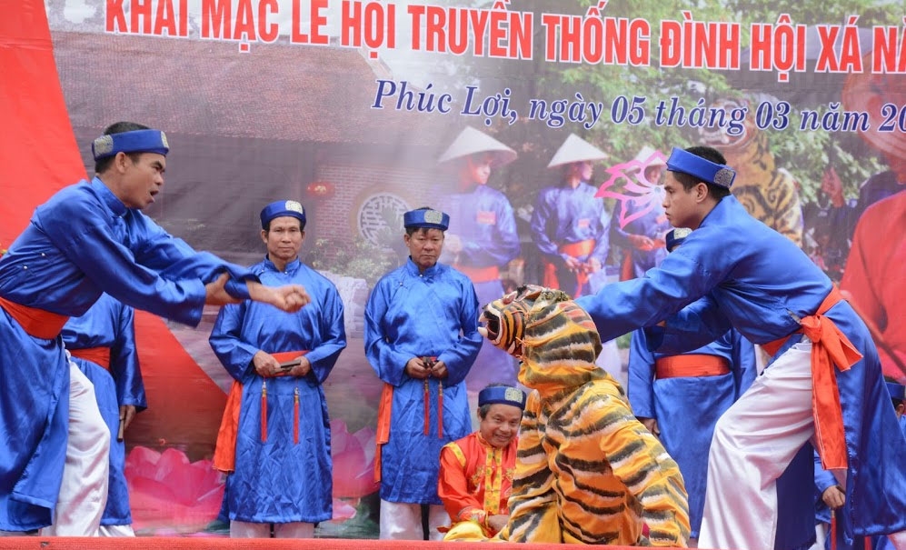 Điều đáng chú ý là, hiện nay, phần đông các thành viên trong phường Ải Lao thường có quan hệ họ hàng, theo hình thức cha truyền con nối.