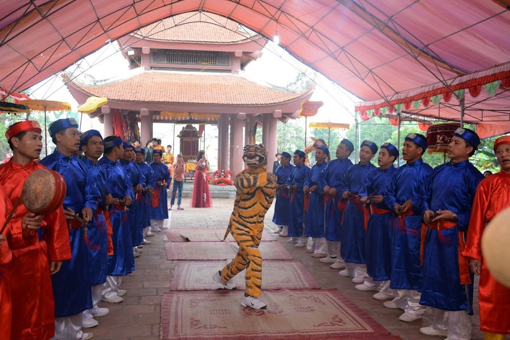 Phường Ải Lao thường biểu diễn 14 bài hát: Lễ trình, hát thờ đền Thượng, hát sử, kéo hội đi đường, rước hội xuống đồng vào Giá Ngự, uốn cành, tre ngà, hát thờ đền Mẫu, giải núi, vào chùa hát thờ, lập đồn, lễ tạ, lên đình Hội Xá, vào chùa. Khi biểu diễn ở Hội Gióng chỉ có 12 bài.