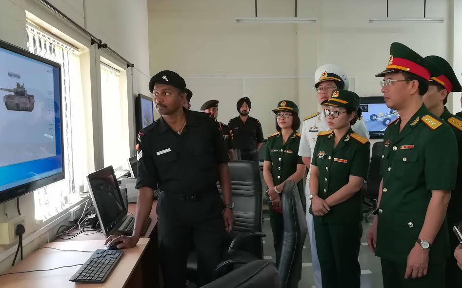 Đoàn sĩ quan trẻ QĐND Việt Nam tham quan, giao lưu tại Trường Kỹ thuật Tăng thiết giáp Quân đội Ấn Độ
