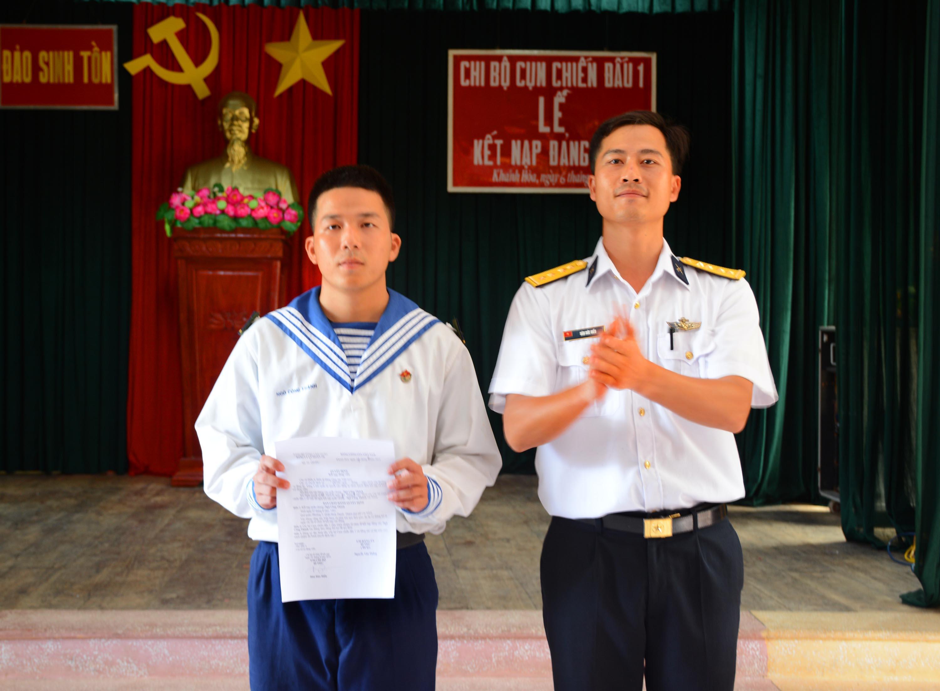 Phát triển đảng trên đảo Sinh Tồn