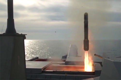 Mỹ thử thành công phiên bản trên hạm của tên lửa “Hỏa ngục”