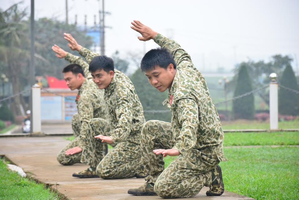 Những động tác quyền rắn rỏi, thể hiện ý chí quyết tâm của các chiến sĩ đặc công.