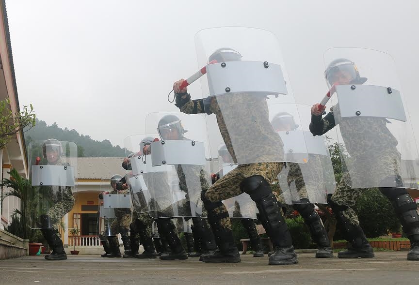 Đội chống khủng bố dàn đội hình trên địa bàn hẹp.