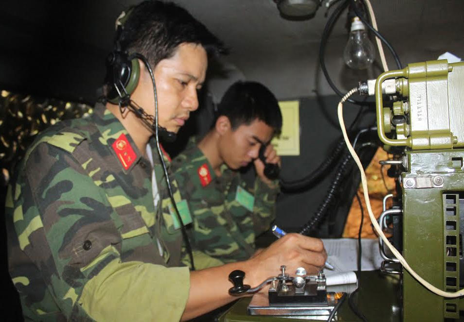 Làm chủ trang, thiết bị thông tin công nghệ cao