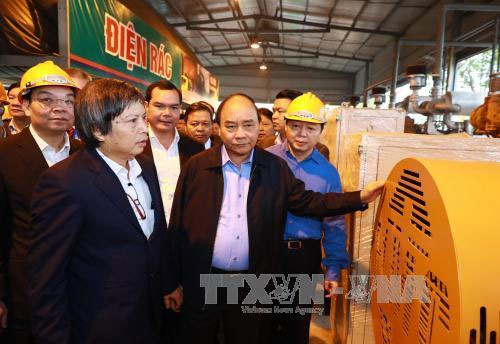 Thủ tướng Nguyễn Xuân Phúc khảo sát công nghệ điện - rác “made in Việt Nam”
