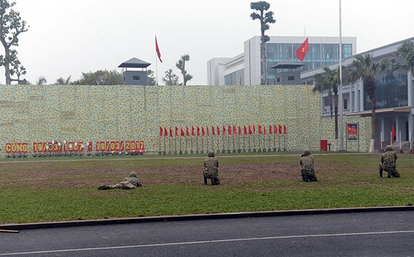 Trình diễn kỹ thuật bắn súng.