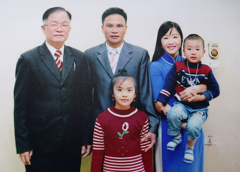 Ông chủ của “sân khấu tình thương”
