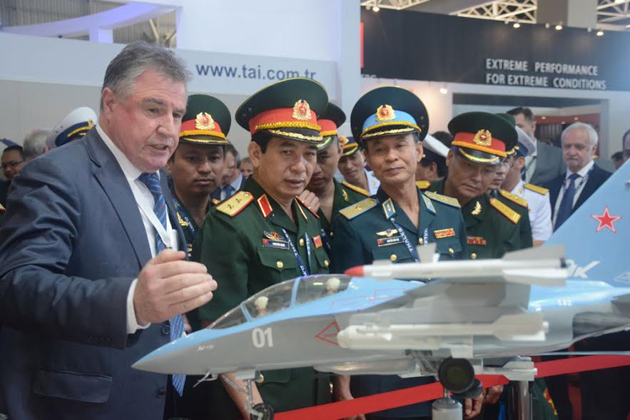 Trung tướng Phan Văn Giang tham dự Triển lãm Hàng hải và Hàng không quốc tế Langkawi 2017