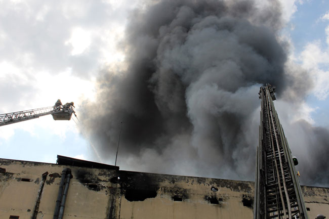 Cận cảnh vụ cháy lớn tại Khu Công nghiệp Trà Nóc, TP Cần Thơ