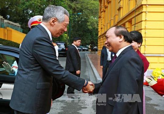 Thủ tướng Singapore Lý Hiển Long và Phu nhân kết thúc tốt đẹp chuyến thăm chính thức Việt Nam 