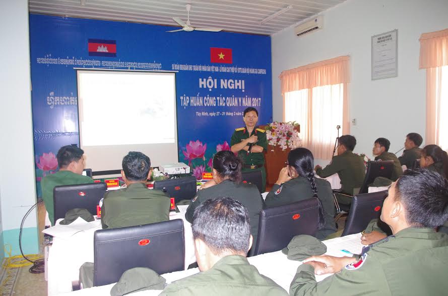 Tập huấn, bồi dưỡng nghiệp vụ quân y cho Quân đội Hoàng gia Campuchia
