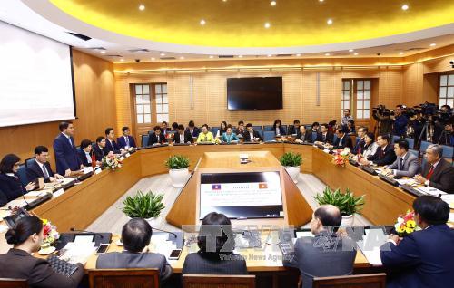 Hà Nội và Viêng Chăn trao đổi kinh nghiệm về cải cách hành chính
