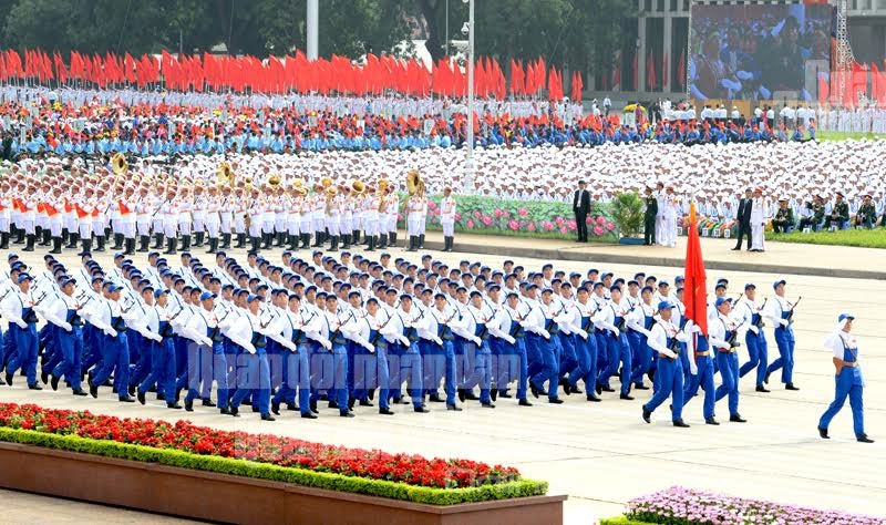 Khối nam, nữ tự vệ Thủ đô trong lễ diễu binh, diễu hành ngày 2-9-2015.