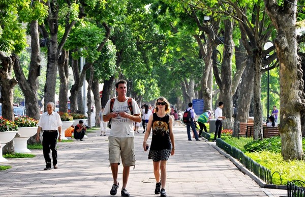 TRÂN TRỌNG KHÁCH DU LỊCH “BỤI”
