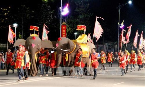 Giỗ Tổ Hùng Vương - Lễ hội Đền Hùng 2017: Sôi động Lễ hội dân gian đường phố