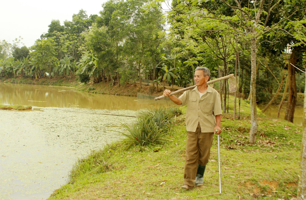 “Vết chân tròn” dệt nên cuộc sống mới
