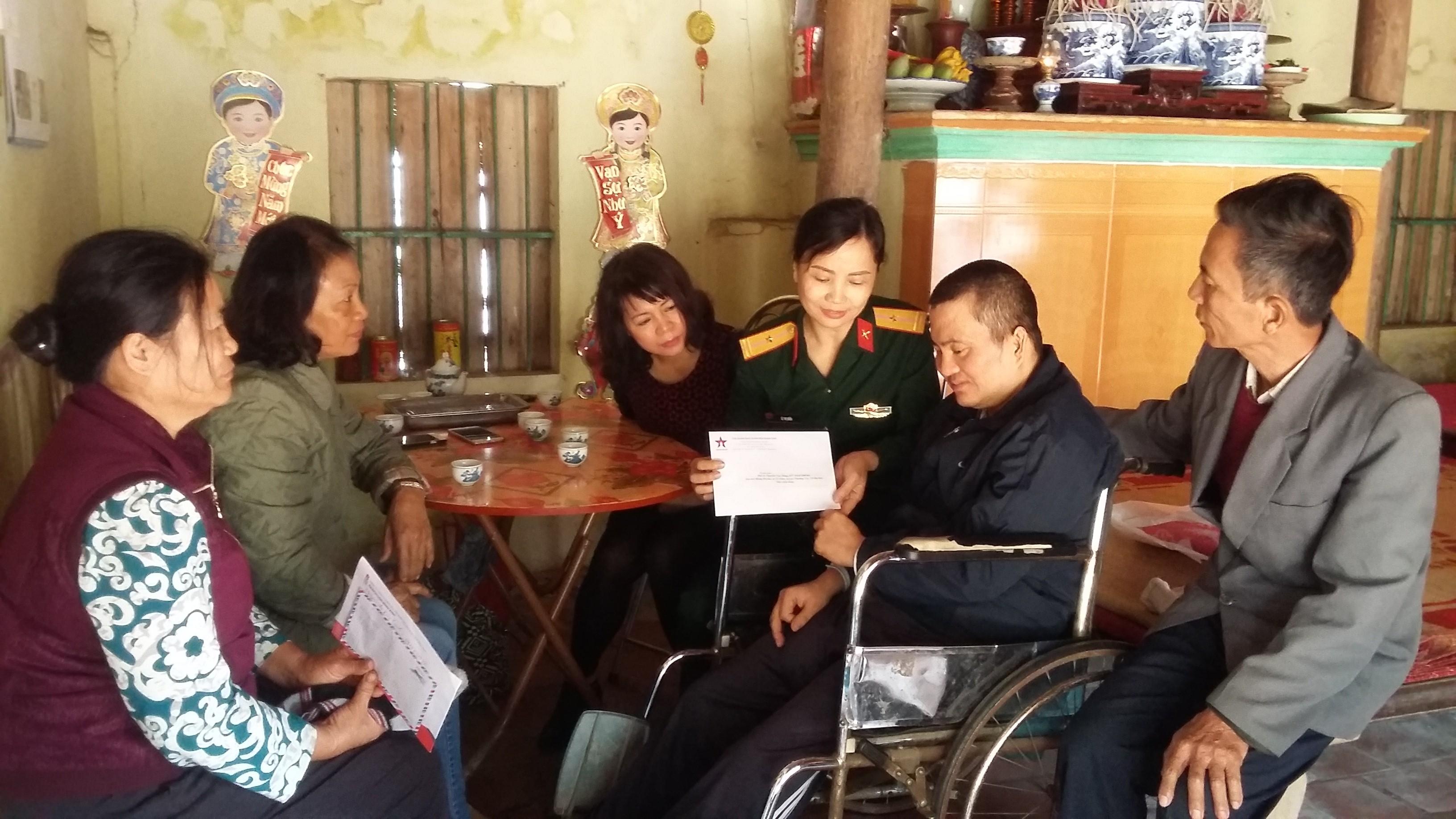 Món quà nhỏ giúp đỡ Đại úy Nguyễn Văn Dũng
