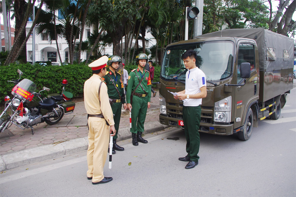 Xử lý nghiêm hành vi sản xuất, sử dụng biển số giả xe quân sự
