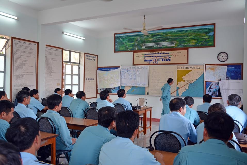 Thông báo khí tượng và giao nhiệm vụ trước giờ bay
