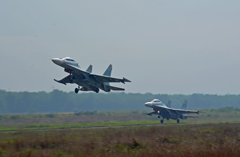 Biên đội Su-30MK2 thuộc Trung đoàn 935 xuất kích thực hiện nhiệm vụ