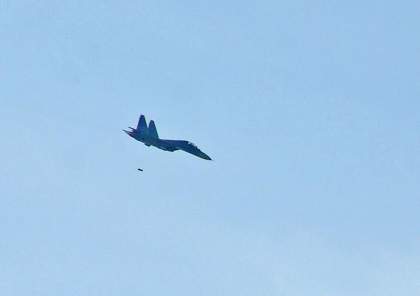 Su-30MK2 ném bom tiêu diệt mục tiêu mặt đất